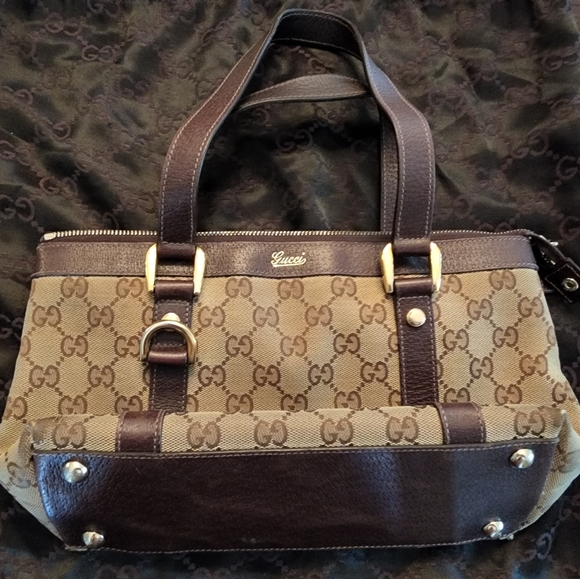 Authentic Gucci Small Abbey Tote - Picture 10 of 15